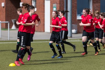 Bild 11 - B-Juniorinnen Pokalfinale SV Henstedt Ulzburg - SG Holstein Sued : 2:0